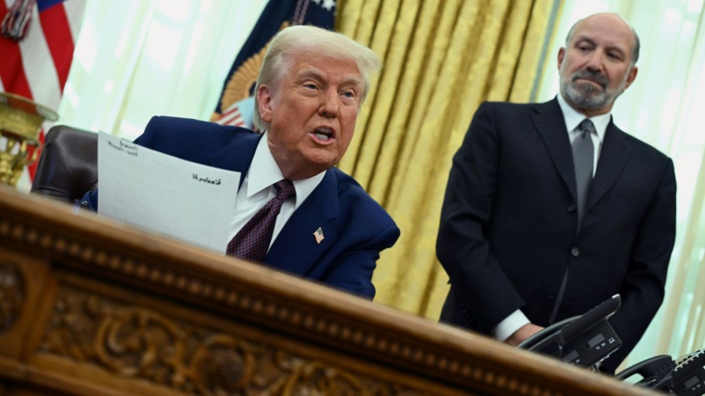 Donald Trump mit Harold Lutnick am 13. Februar