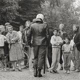 Die Polizei hat den Bereich um die Hafenstraße abgeriegelt und selbst die Anwohner durften nicht nach Hause gehen