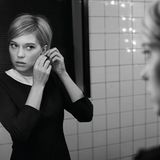 Hollywood hautnah: Léa Seydoux vor einem Spiegel