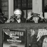 Hamburg 1988 vor der Roten Flora: Polizisten schneiden Grimassen