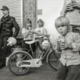 Sommer 1988: Aufwachsen zwischen den Gewalten– die Haspa (Hamburger Sparkasse) am Schulterblatt im Schanzenviertel war über Jahrzehnte ein Ziel von Übergriffen. Da kam sogar die Polizeihunde mit Helm