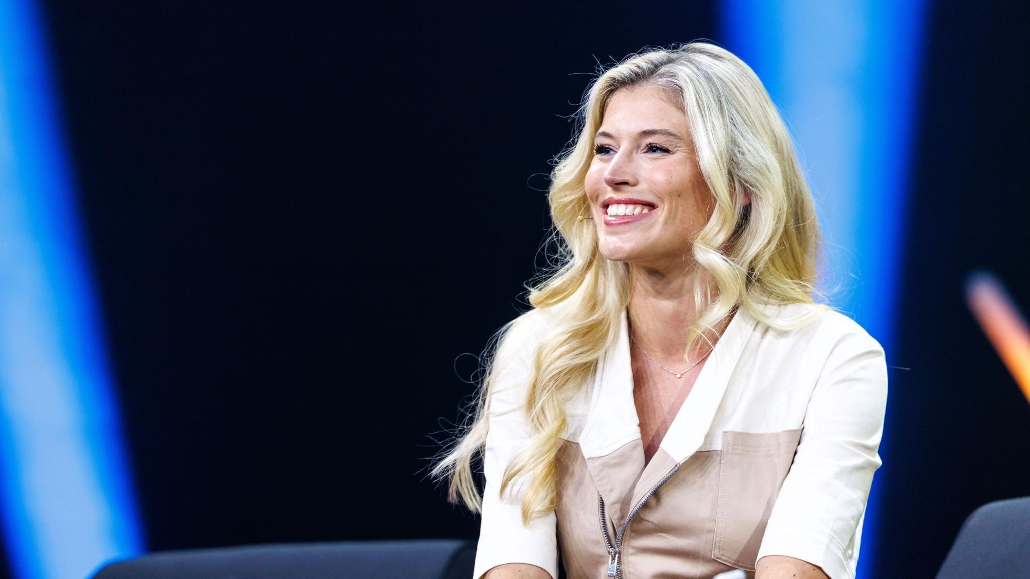 "Söder ist Influencer": Miss LinkedIn Céline Flores Willers im Interview
