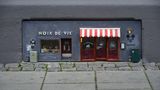 Damit fing es 2016 an, dem Café "Noix De Vie" und dem italienischen Käsegeschäft "Il Topolino". Rechts an der Wand der Hinweis auf das Schöpferduo