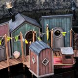 Wenn eine der Malmöer Mäuse über den Öresund nach Dänemark will – oder das große Abenteuer sucht – kann sie von diesem kleinen Hafenviertel aus in See stechen. Auf eine Luxuskabine sollten die Nager allerdings nicht hoffen. Hier reist man mit dem Blechdosenkahn