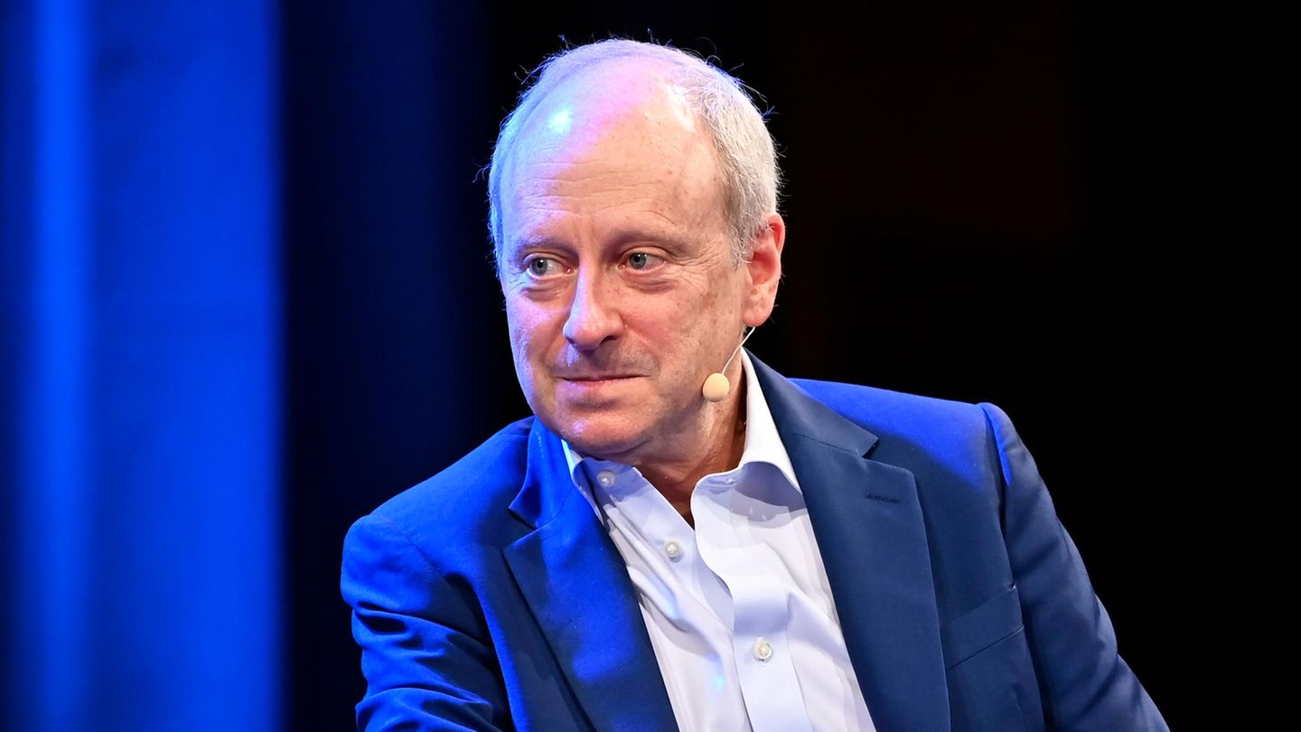 US-Philosoph und Harvard-Professor Michael J. Sandel 2023 bei einem Auftritt in Köln