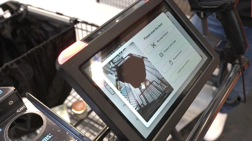So sollen selbstscannende Einkaufswagen einkaufen effizienter machen Ein KI-generierter Einkaufswagen erfasst die in den Wagen gelegten Produkte von alleine