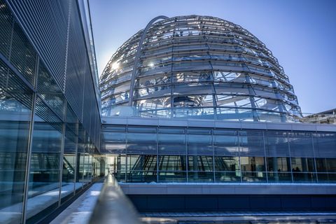Die Glaskuppel des Deutschen Bundestags in Berlin