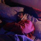 Ahmad Karait schläft im Bett von Tameem Hamoud nach einem langen Tag