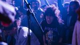Party in Damaskus. Das Konzertpublikum tanzt wild