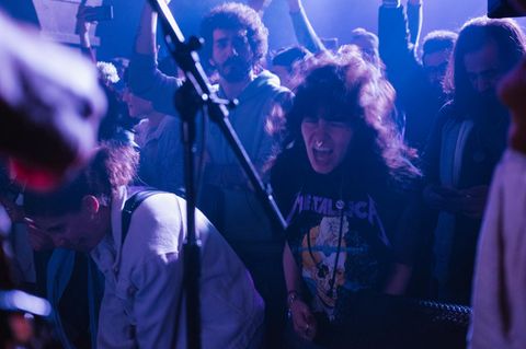 Party in Damaskus. Das Konzertpublikum tanzt wild