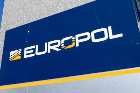 Europol warnt vor kriminellen Netzwerken, die durch Cyber-Grooming Terrorakte, Chaos und Gewalt schüren