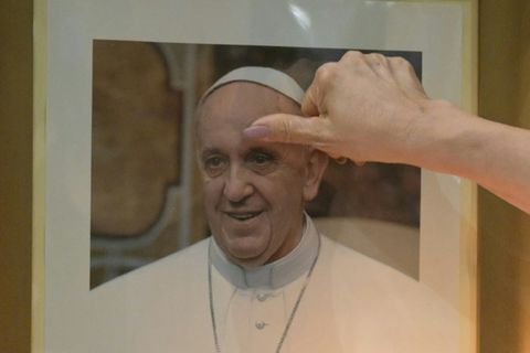 Viele Katholiken beten für Papst Franziskus