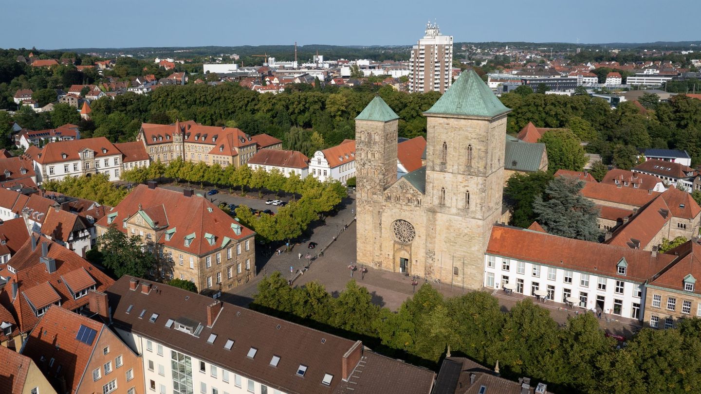 Kirche-Wieder-Gottesdienst-im-Osnabr-cker-Dom-aber-ohne-St-hle