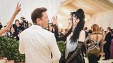 Musk war von 2018 bis 2021 mit der 17 Jahre jüngeren Grimes liiert. Neben Sohn X haben beide noch zwei weitere Kinder zusammen: einen 2022 geborenen Sohn namens Techno Mechanicus (abgekürzt Tau) und eine 2021 durch eine Leihmutter geborene Tochter namens Exa Dark Sideræl, abgekürzt nur Y genannt. Nach ihrer Trennung waren Musk und Grimes in einen Sorgerechtsstreit verwickelt