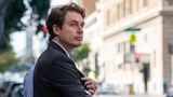 Kimbal Musk, jüngerer Bruder von Elon und Mitbegründer und Chief Executive Officer von Big Green, das Hunderte Gärten auf Schulhöfen in den USA angelegt hat. Kimbal Musk, stolze 1,95 Meter groß, ist ein selbsternannter "Social Entrepreneur" und ein Akteur in der aufstrebenden "Farm-to-Table"-Lebensmittelbewegung in den Vereinigten Staaten. Er betreibt außerdem eine Restaurantkette und einen "Beschleuniger für städtische Landwirtschaft" im New Yorker Stadtteil Brooklyn, wo junge Landwirte Salat in Schiffscontainern anbauen. Er versteigerte das sechste jemals gebaute Tesla Model 3, um Geld für Big Green zu sammeln