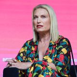 Elon Musks jüngere Schwester Tosca, geboren 1974, ist Gründerin und CEO des Streamingportals für Liebesfilme Passionflix. Sie studierte Film an der University of British Columbia in Vancouver und produzierte und führte bei einigen kleineren Filmen Regie, bevor sie mit "Tiki Bar TV", einer improvisierten Comedy-Serie, ins Web-TV-Geschäft einstieg