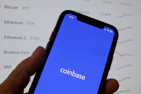 Logo von Coinbase auf einem Smartphone