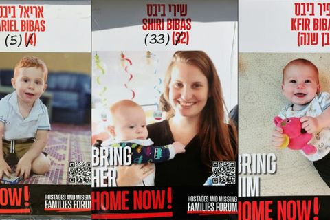 Plakate von Ariel, Shiri und Kfir Bibas