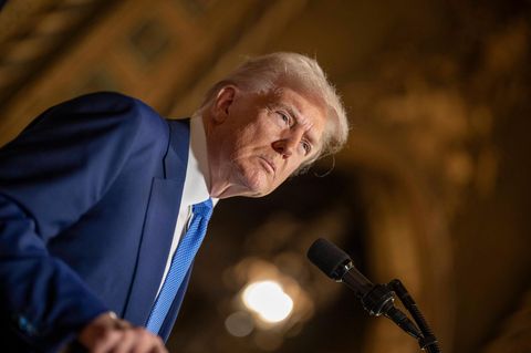 Donald Trump blickt ernst