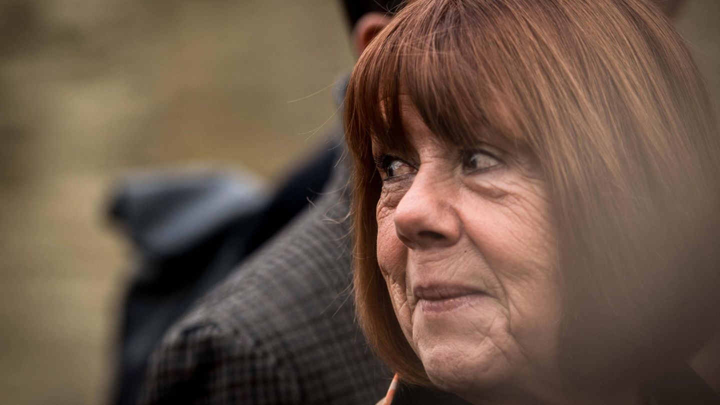 Gisèle Pelicot schaut zur Seite