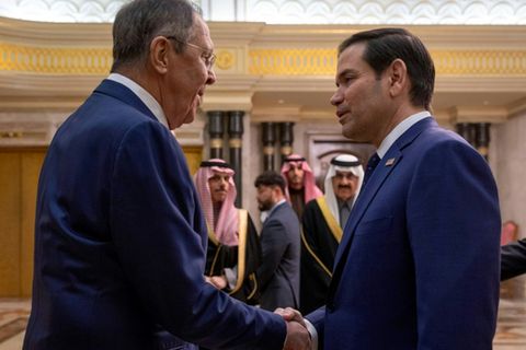US-Außenminister Rubio (r.) und sein russischer Kollege Lawrow in Riad
