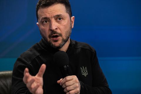 Ukraines Präsident Selenskyj bei seiner Pressekonferenz am Sonntag