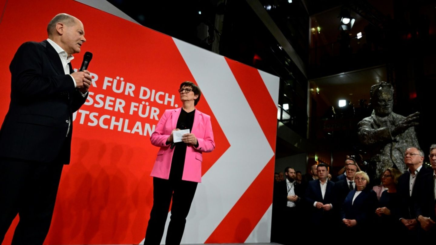 Scholz und Parteichefin Esken in Berlin