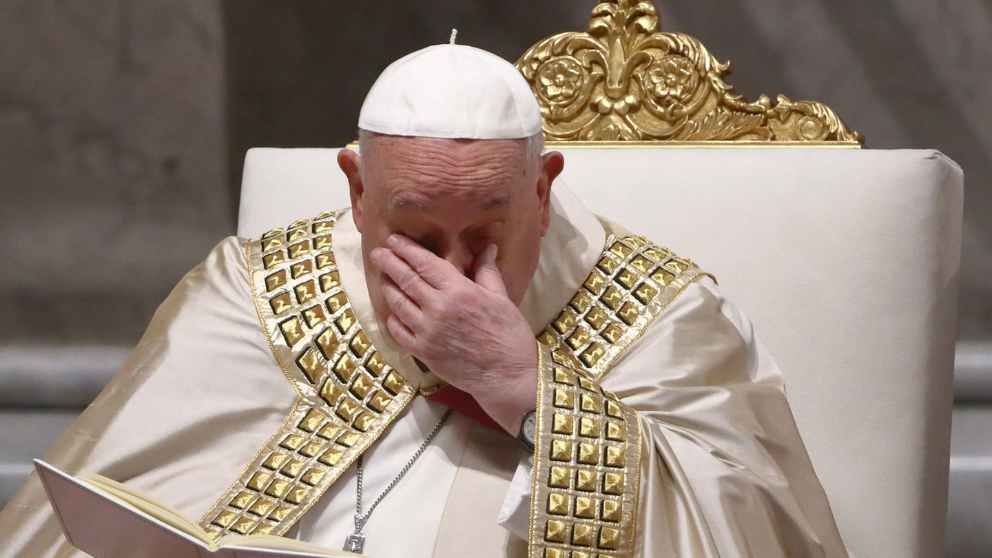 Pope Francis: State of health deteriorates