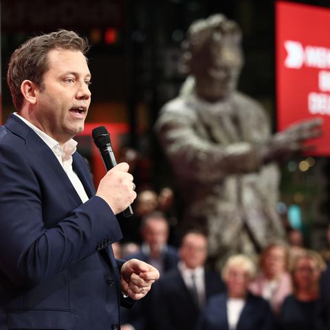 Angriff ist die beste Verteidigung: SPD-Parteichef Lars Klingbeil nutzte die Wahlparty für eine Kampfansage