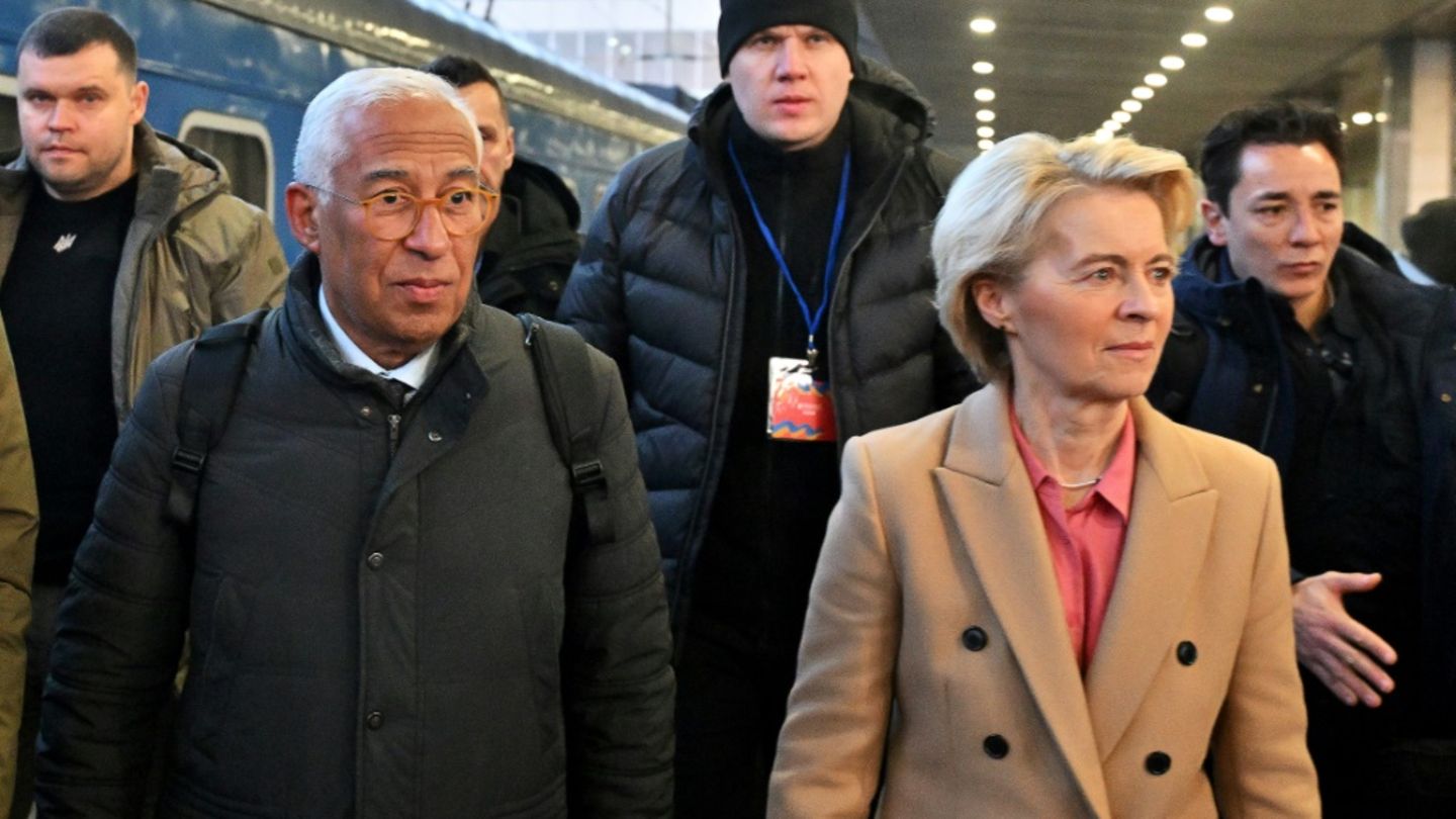EU-Ratspräsident Costa und Kommissionspräsidentin von der Leyen am Bahnhof in Kiew