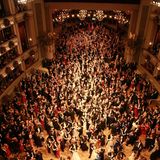Der Opernball gilt als exzentrischer und schriller Höhepunkt des Wiener Balljahres