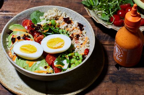 Frühlingshafte Freude: Diese bunte Buddha Bowl ist ein Fest für die Sinne – und in weniger als 30 Minuten fertig.