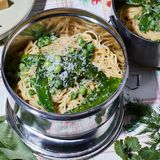 Frühlingsrezept mit Garantie: Die cremige Pasta mit knackigen Zuckerschoten vereint das Beste der schnellen Küche   