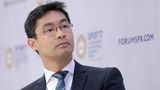Philipp Rösler Politiker vor einer Fotowand
