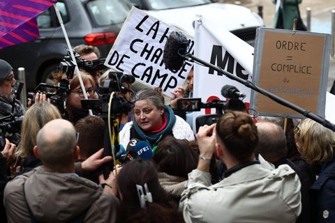 Vor dem Missbrauchsprozess im französischen Vannes äußern sich Familien der Betroffenen vor Journalisten