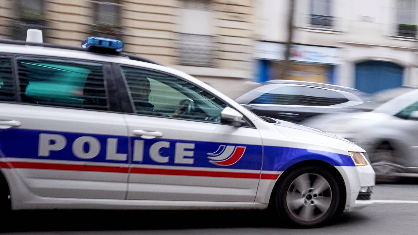 Ein Streifenwagen im Einsatz in Paris