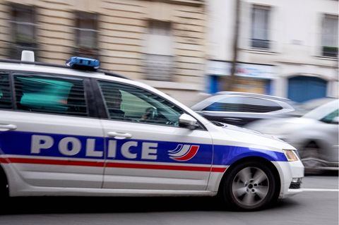Ein Streifenwagen im Einsatz in Paris