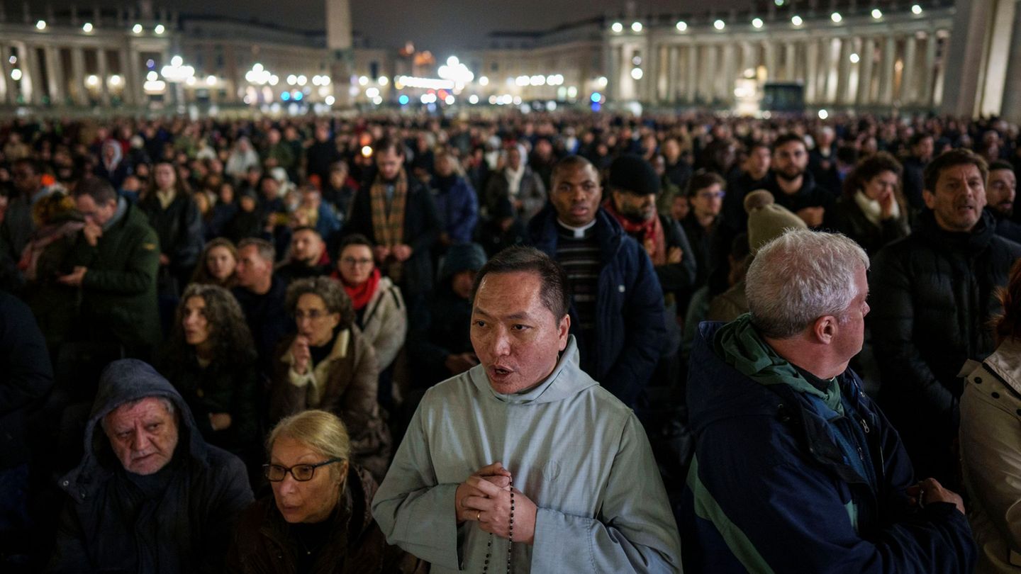 Kranker Papst: Vatikan: Franziskus verbrachte ruhige Nacht