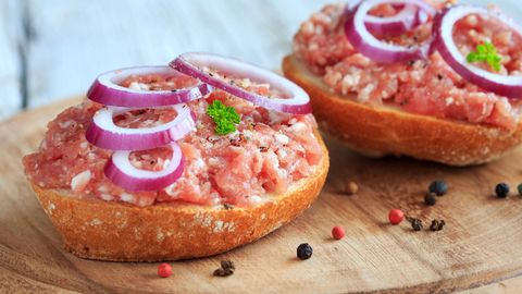 Mett-Flat und Mett-Hotline: Woher kommt der Hype ums Gehackte? | STERN.de