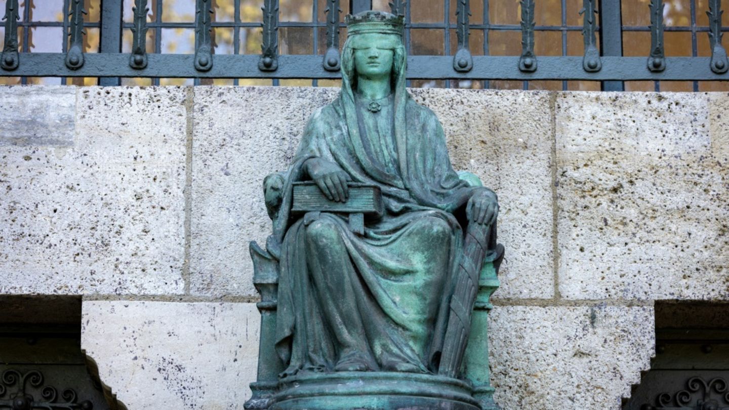 Justitia-Figur am Berliner Landgericht