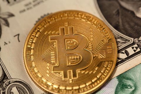 Die Kurse der Digitalwährungen wie Bitcoin werden außerdem durch einen spektakulären Krypto-Diebstahl belastet