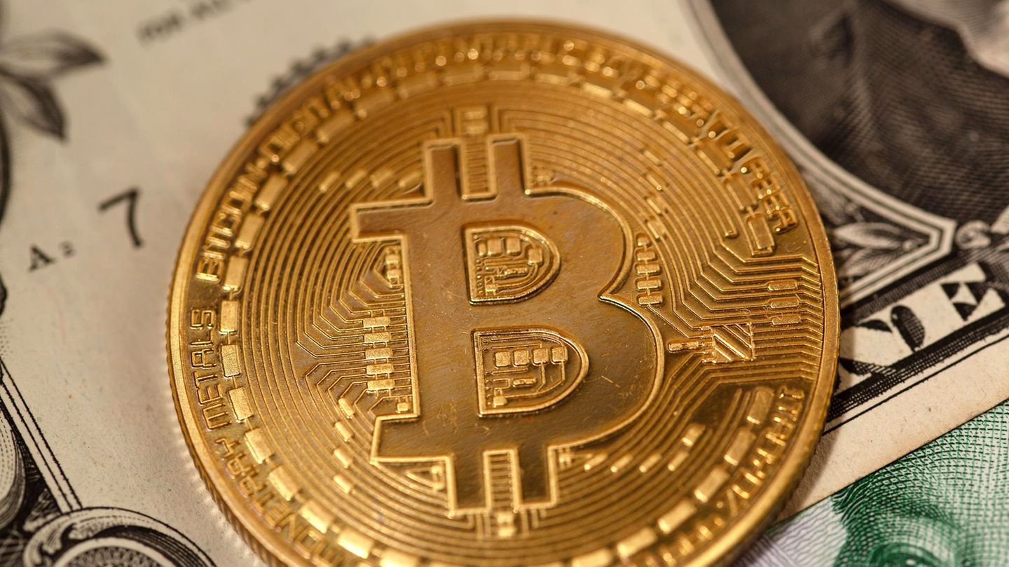 Die Kurse der Digitalwährungen wie Bitcoin werden außerdem durch einen spektakulären Krypto-Diebstahl belastet
