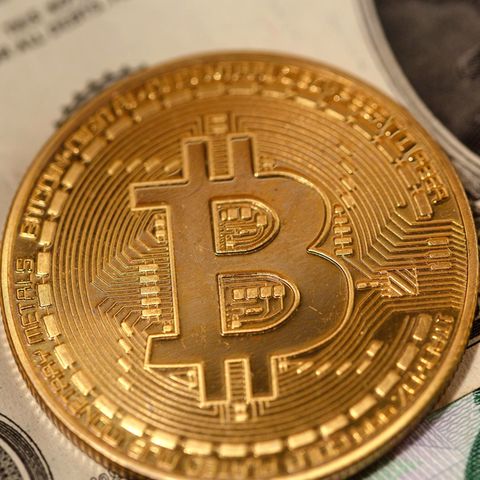 Die Kurse der Digitalwährungen wie Bitcoin werden außerdem durch einen spektakulären Krypto-Diebstahl belastet