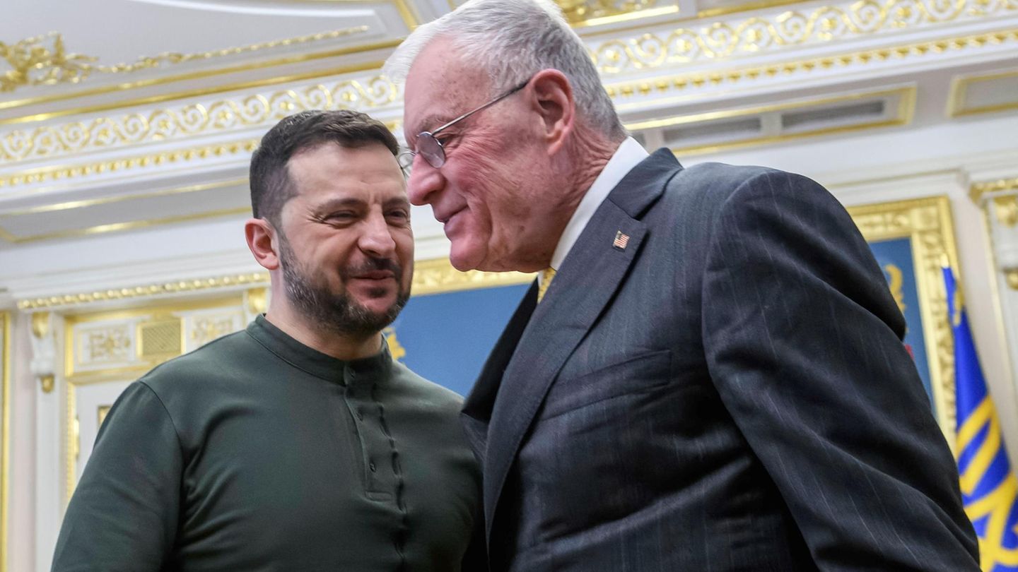 Der ukrainische Präsident Selenskyj (l.) und der US-Sonderbeauftragte für die Ukraine, Keith Kellogg