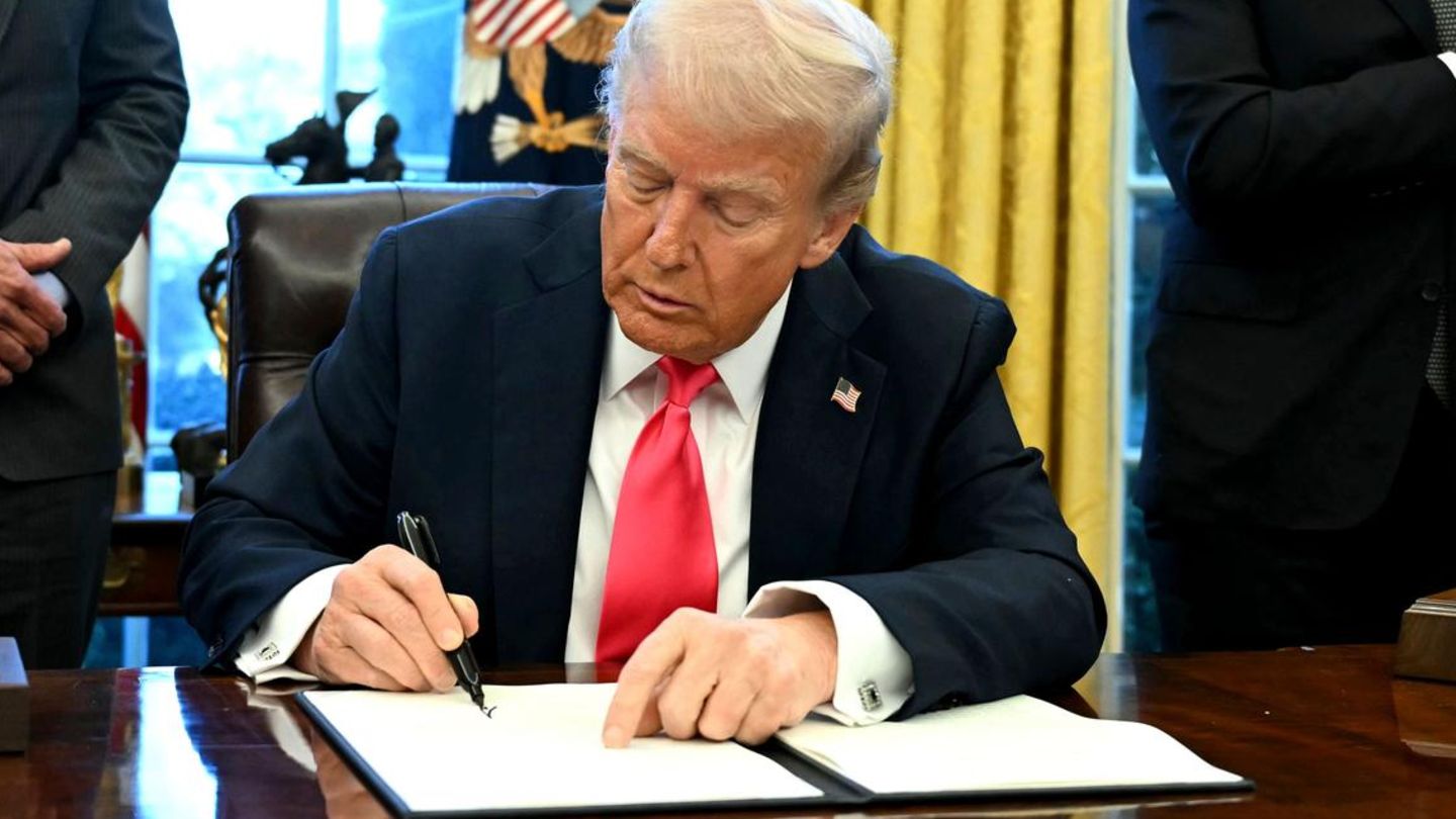 Donald Trump wants to sell “Gold Card” for five million dollars