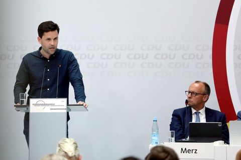 Friedrich Merz (rechts) und JU-Chef Winkel bei einem gemeinsamen Auftritt 2023