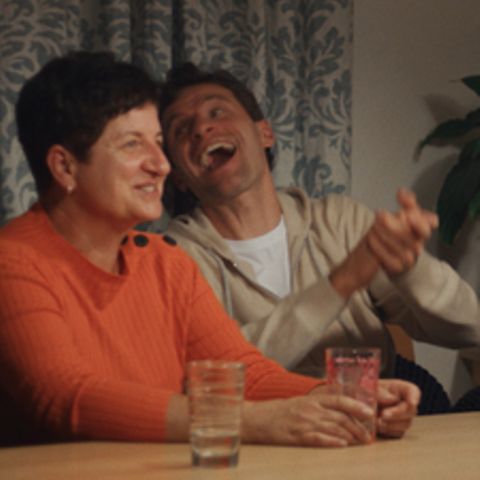 Thomas Müller with his family at the kitchen table