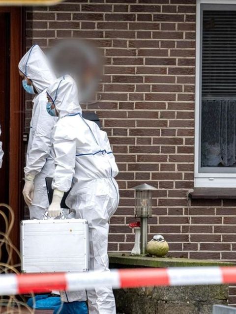 Beamte der Spurensicherung in Scheeßel. In Verden erging jetzt das Urteil