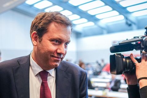 Machtkonzentration in einer Person: Lars Klingbeil ist jetzt Parteichef und Fraktionsvorsitzender der Sozialdemokraten