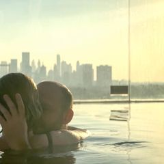 Mehr als nur Sex: Im Pool kommen sich Ben Nordmann und Christina näher